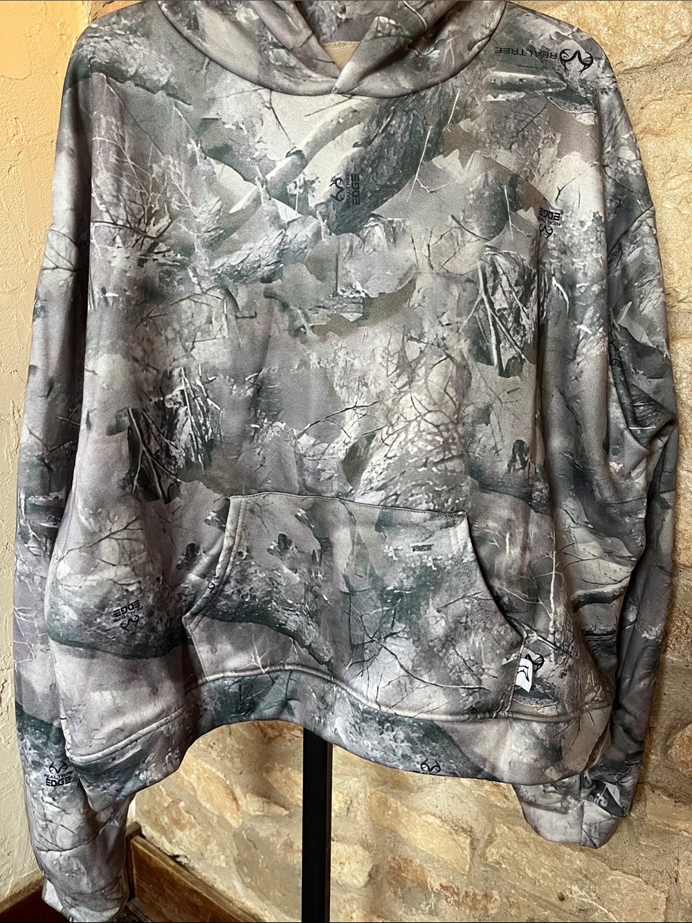 Realtree Men's Gray Camouflage Lightweight Hoodie